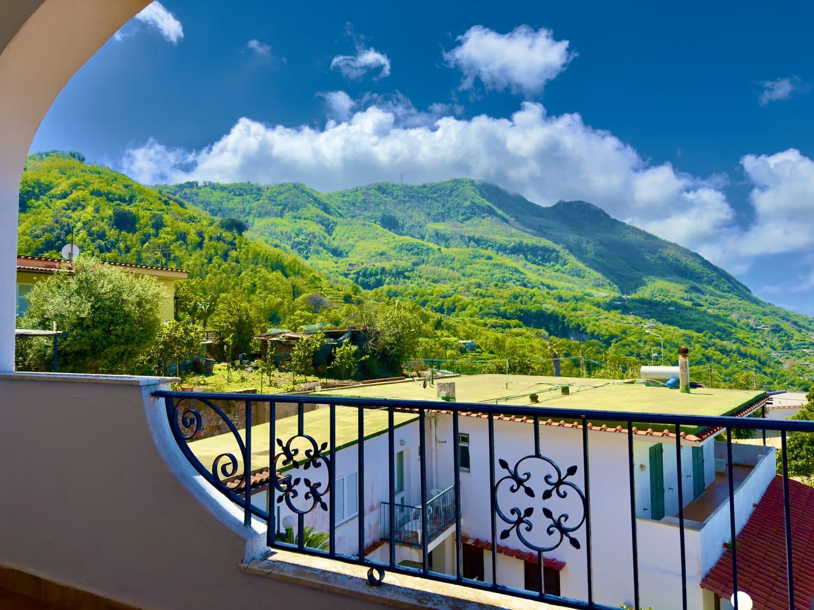 Appartamento - Balcone con vista Monte Epomeo