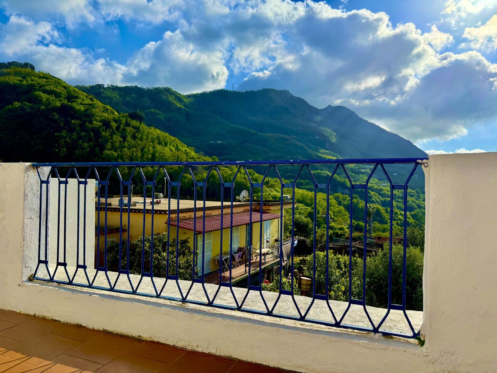 Balcone Deluxe con vista Monte Epomeo
