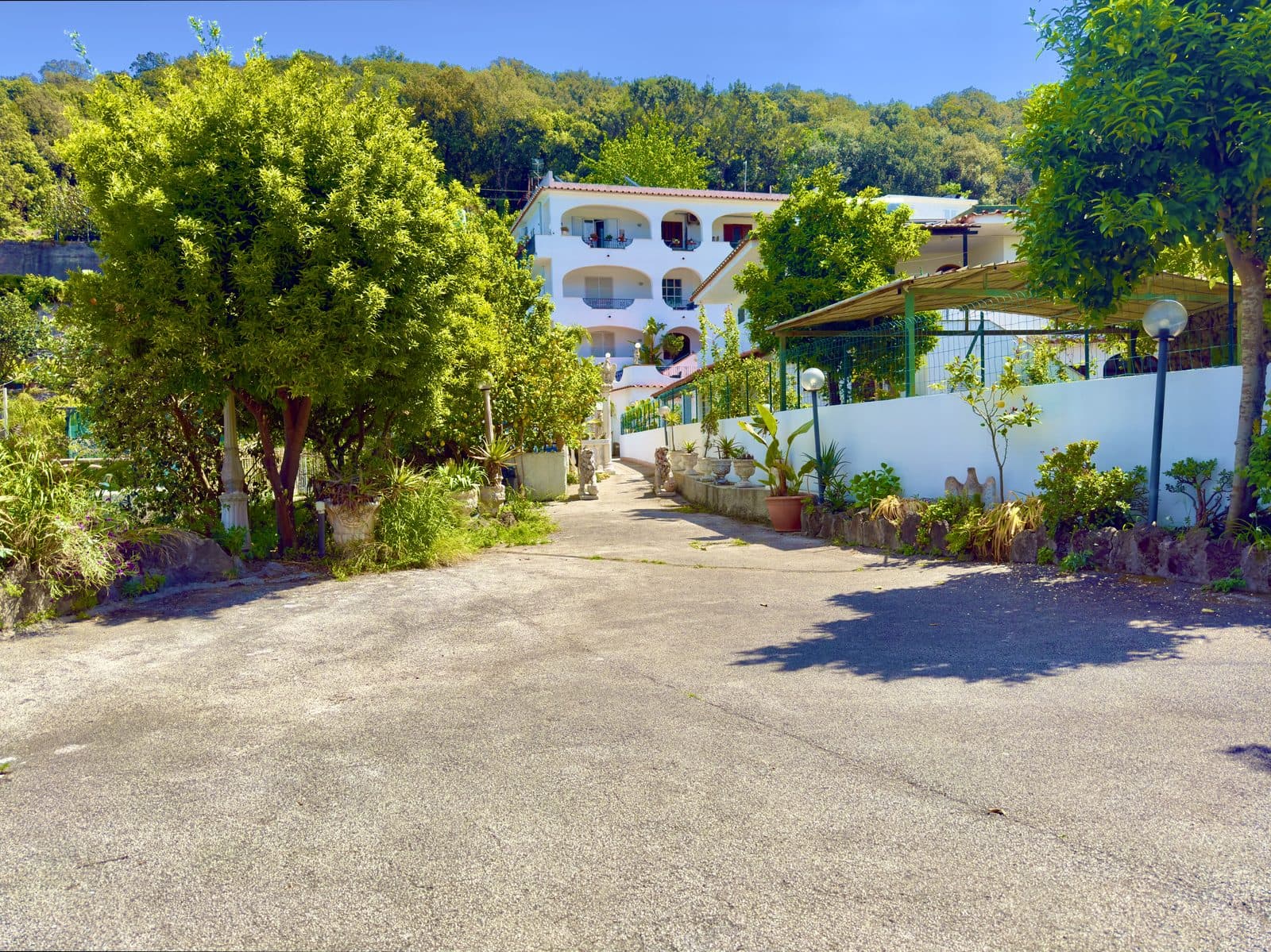 Vialetto d'accesso all'hotel