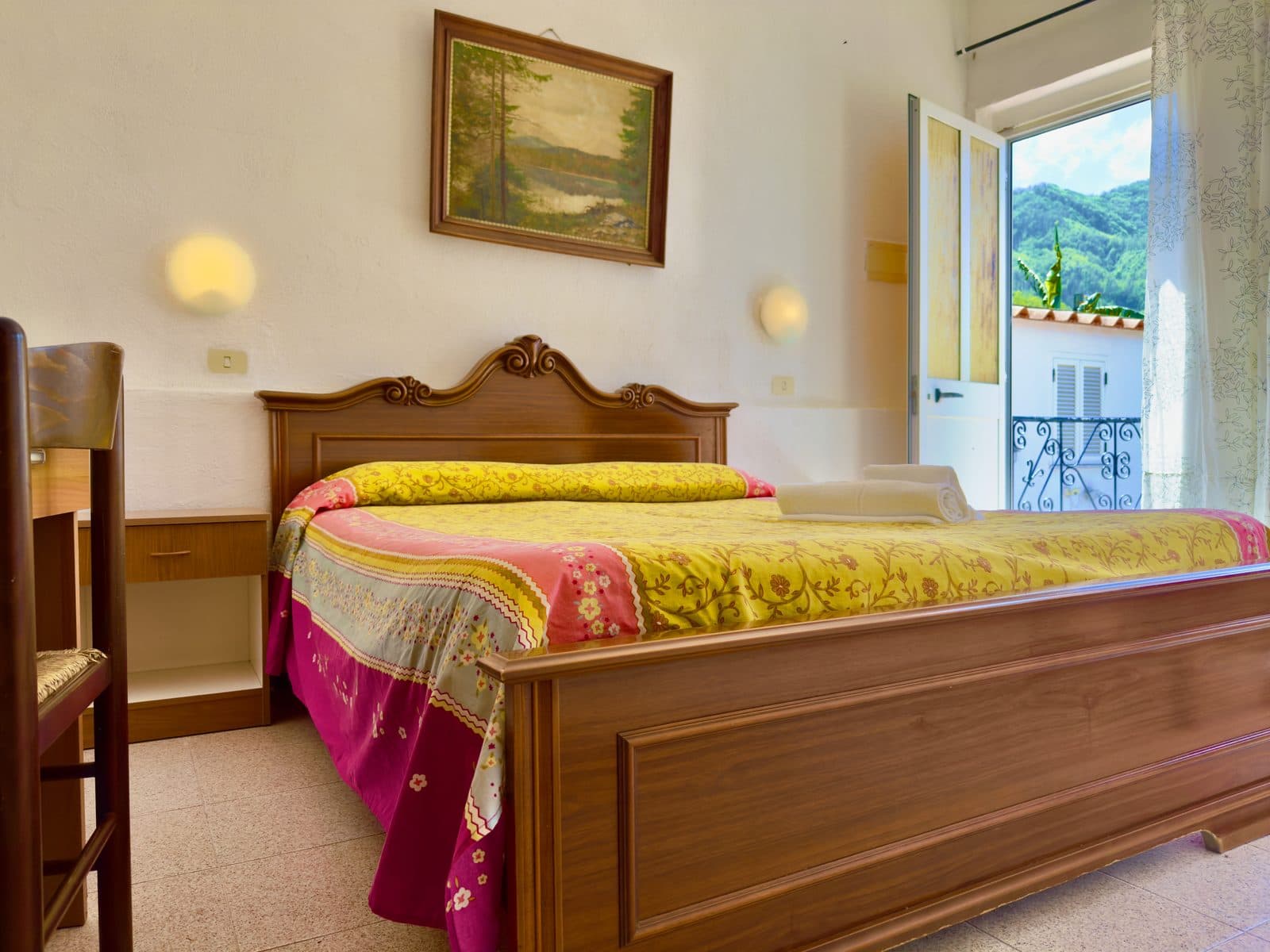 Camera Standard stile classico con vista montagna