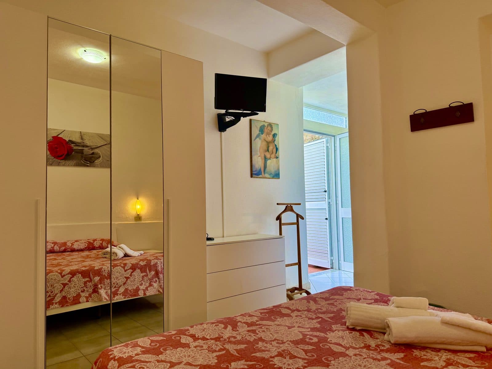 Camera Standard con arredi moderni e terrazza