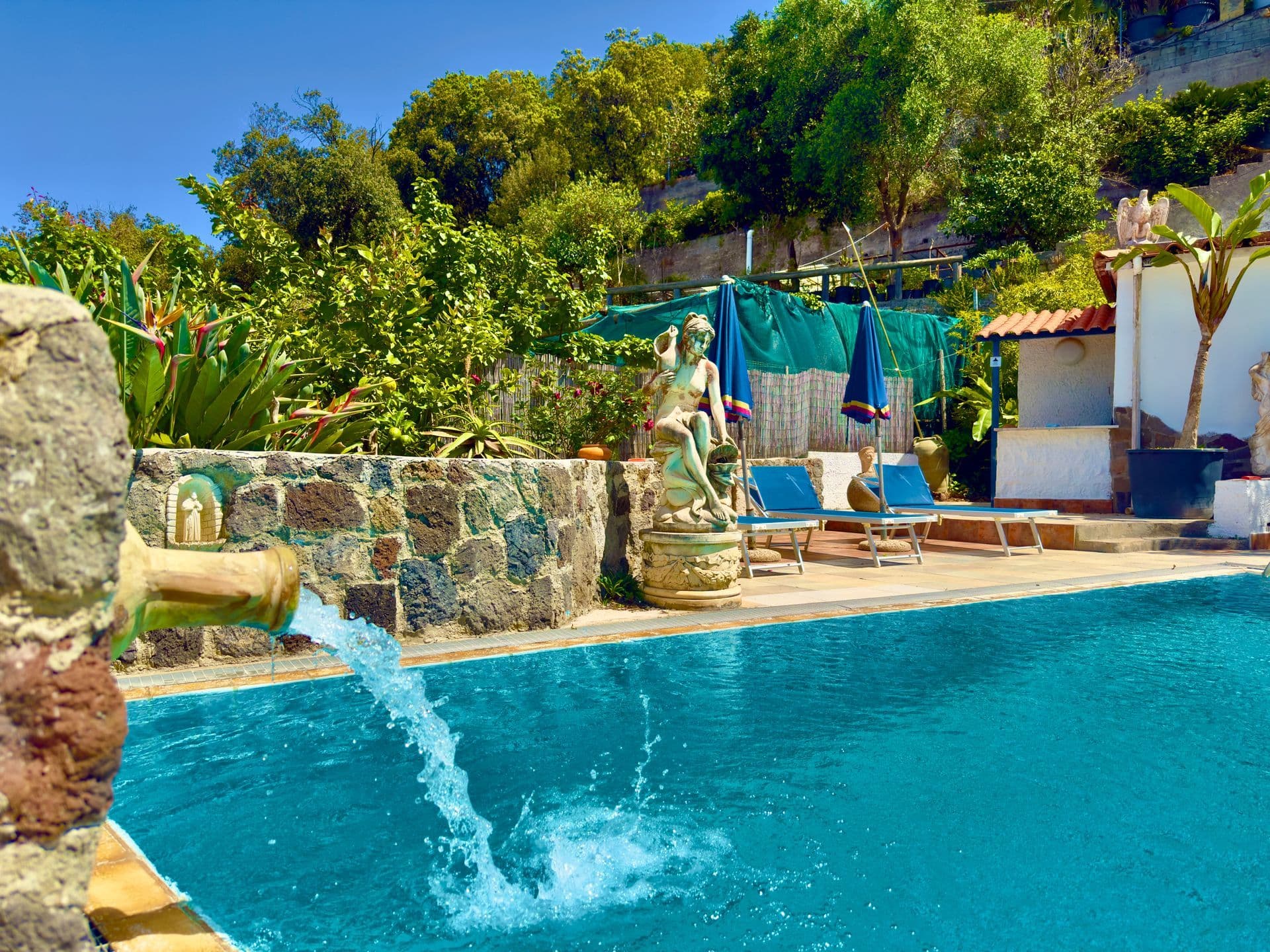 Piscina con fontana - Hotel Villa Fiorentina Ischia