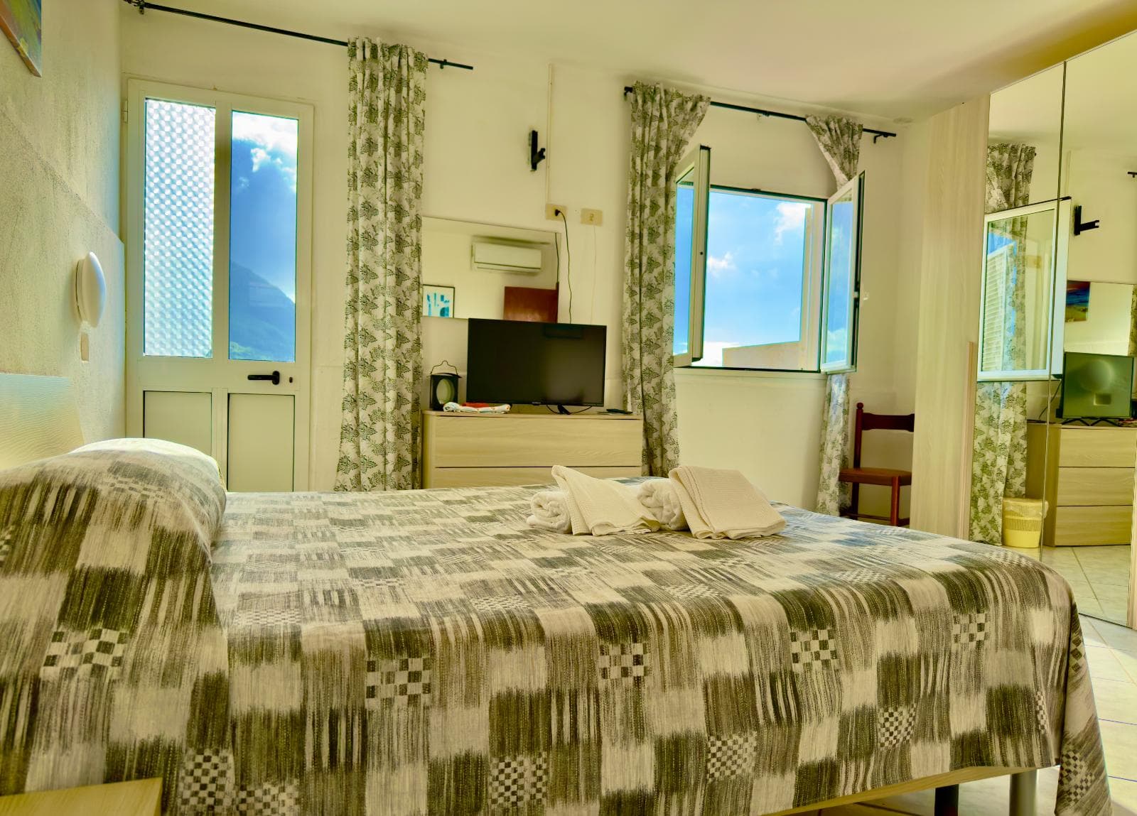 Camera Deluxe con Vista Mare - Hotel Villa Fiorentina Ischia